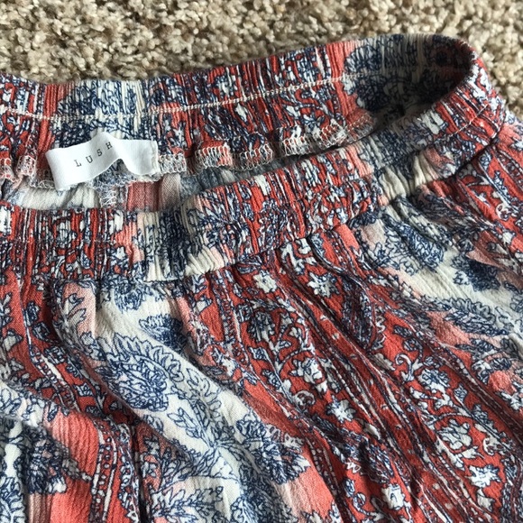 LUSH | Ruffle Shorts - Picture 2 of 7